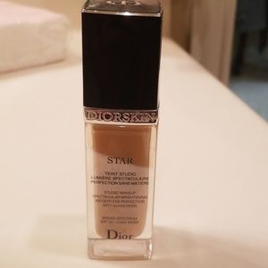 Dior star foundation 021